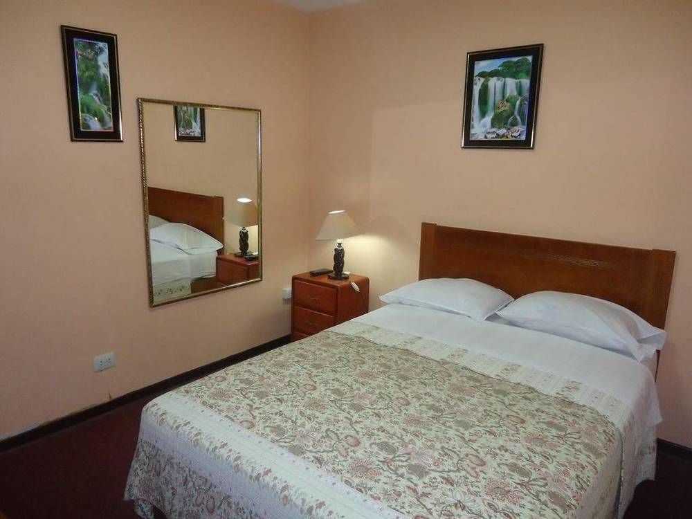Hotel Excalibur Lima Extérieur photo